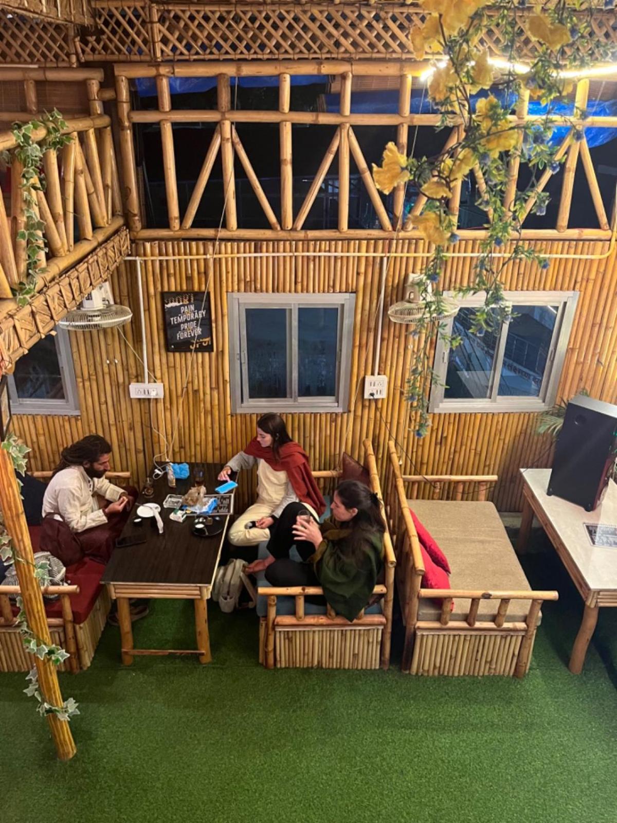Baba'S Rishikesh Albergue Exterior foto